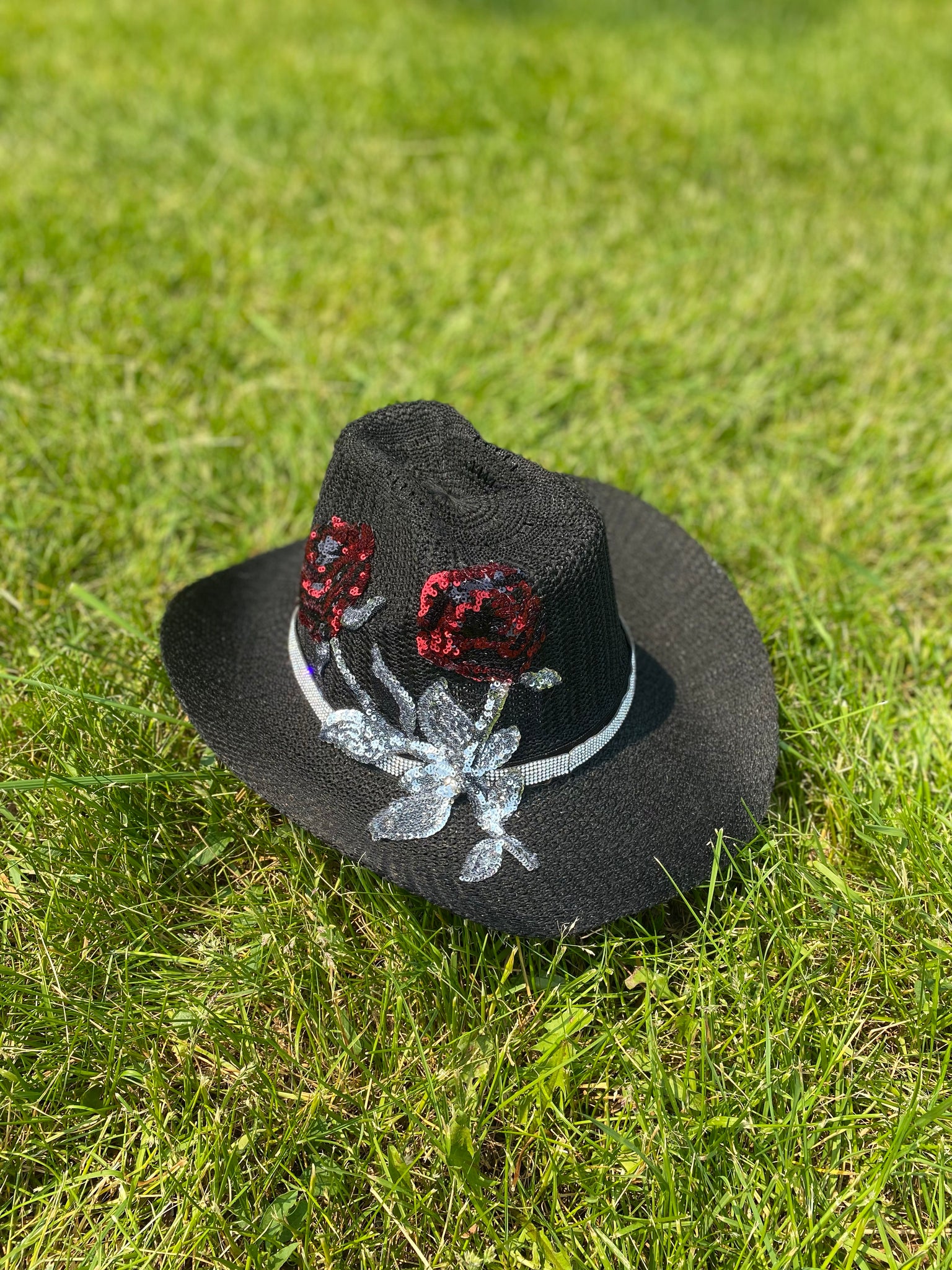 Red Rose Motif Black Hat